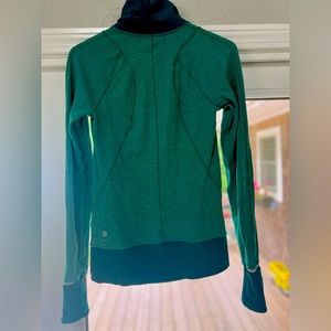 Lululemon pullover size 6